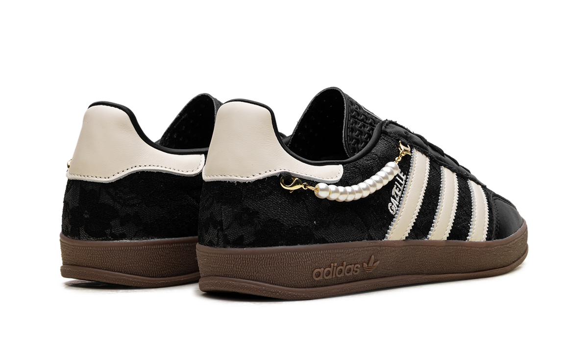 Gazelle Indoor WMNS "Black Pearl" HQ2624