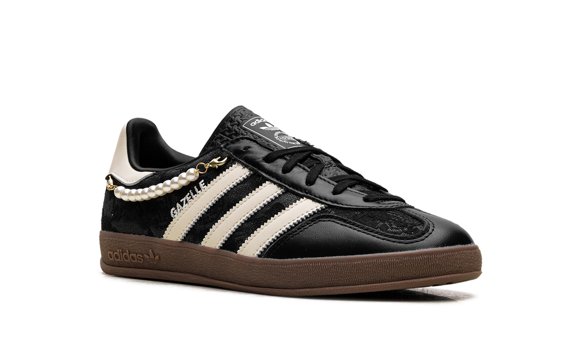 Gazelle Indoor WMNS "Black Pearl" HQ2624