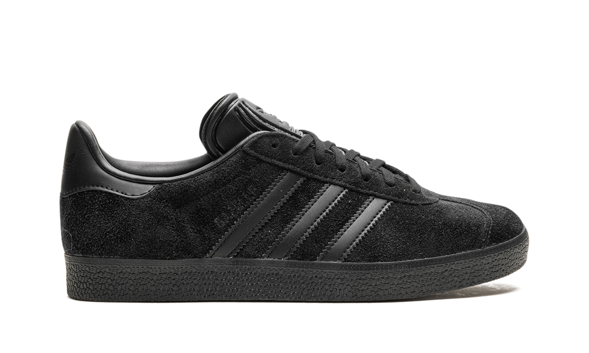 Gazelle "Triple Black" CQ2809